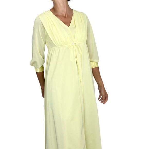 Vintage 60s 70s Cahill Montreal yellow nylon peignoir robe night gown set - Picture 2 of 16